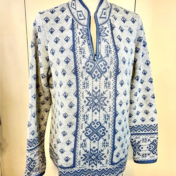 Orvis' Women's Nordic/Icelandic Blue Sweater with 1/4 Zip - Picture 4 of 9